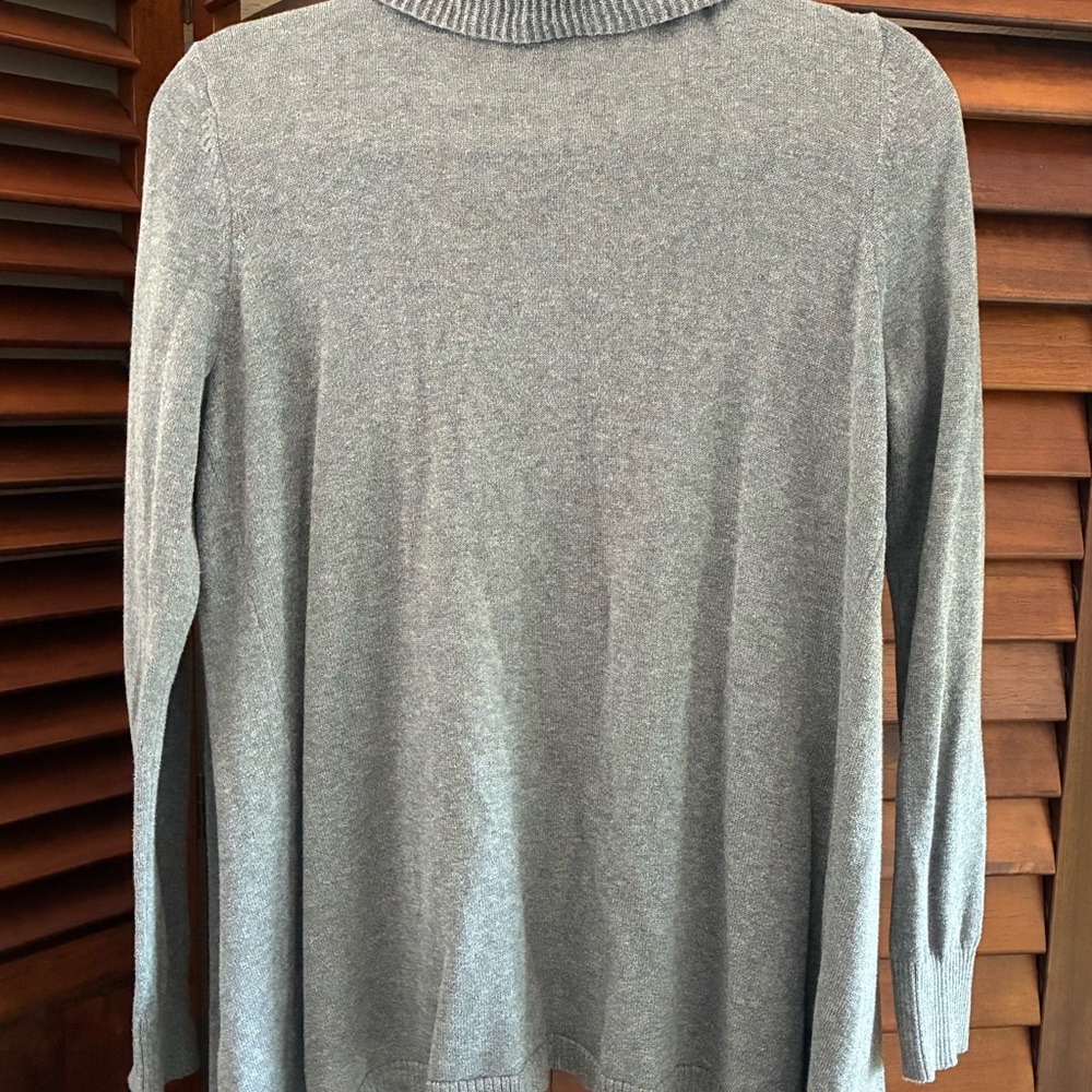 LOFT Women's Gray Ruffle Cardigan Sweater size M - Picture 2 of 4